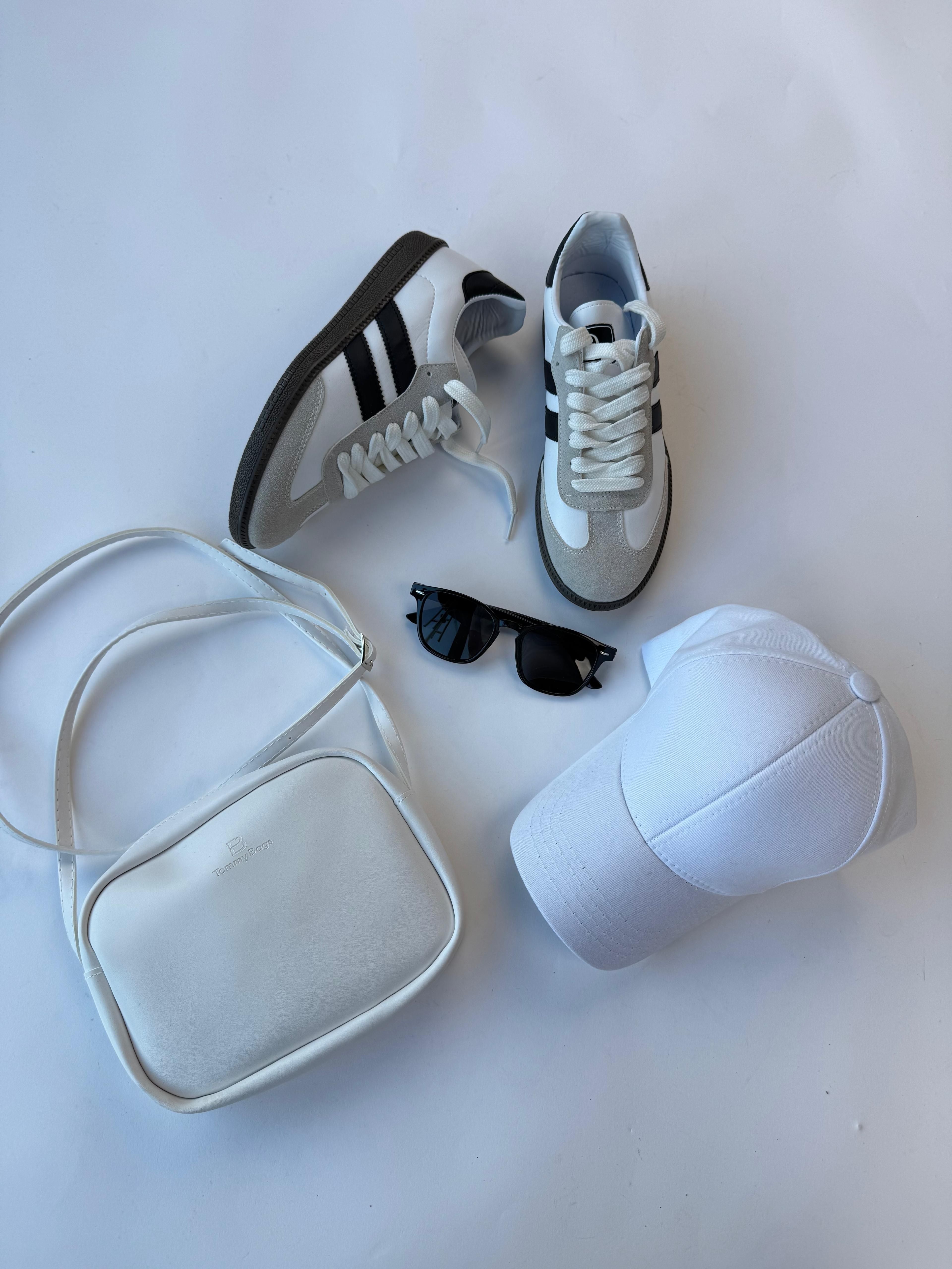 K081 Beyaz Şeritli SMB Sneaker Suni Deri Mini Çanta Leopar Kahverengi Güneş Gözlüğü Kumaş Cap Dörtlü Set  