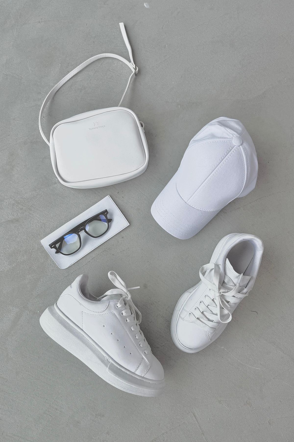 K104 Beyaz Yüksek Taban Sneaker Beyaz Mini Çanta Beyaz Cap İmaj Gözlüğü Dörtlü Set