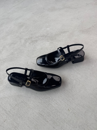 Cappmoda - AYK-022 Siyah Rugan Tek Bant Küt Burun Kısa Topuklu Ayakkabı (1)