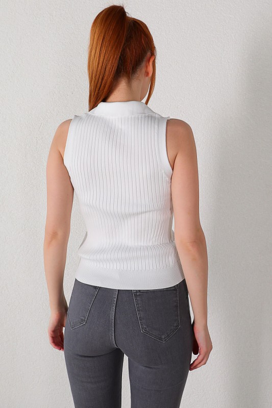 BLZ-06181 Beyaz Polo Yaka Kolsuz Taş Detaylı Bluz