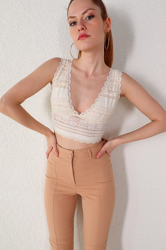 BLZ-06183 Krem Dantelli V Yaka Büstiyer
