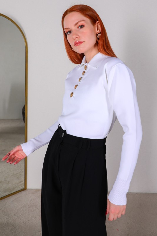 BLZ-3885 Beyaz Polo Yaka Gold Düğmeli Mevsimlik Çelik Örme Bluz