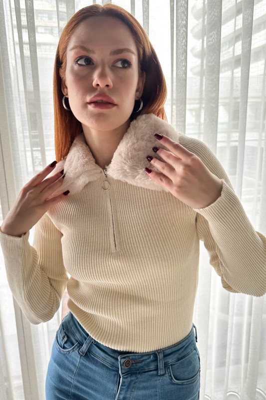 BLZ-3899 Ekru Kürklü Yaka Fitilli Triko Bluz
