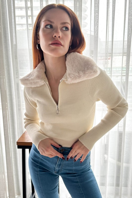 BLZ-3899 Ekru Kürklü Yaka Fitilli Triko Bluz
