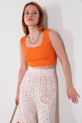BLZ-06214 Turuncu Kare Yaka Crop Triko Bluz 