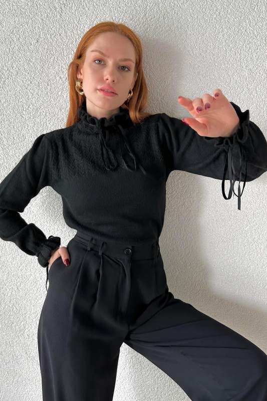 BLZ-3195 Siyah Dik Yaka Bağlama Detaylı Etnik Triko Bluz