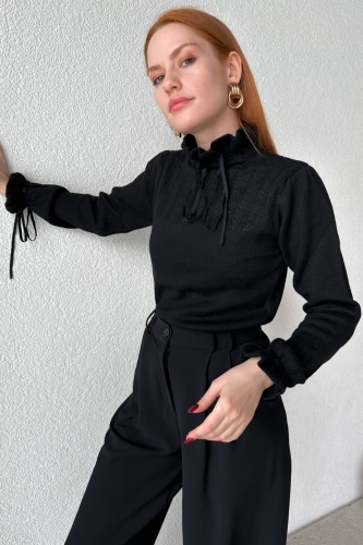 Cappmoda - BLZ-3195 Siyah Dik Yaka Bağlama Detaylı Etnik Triko Bluz (1)