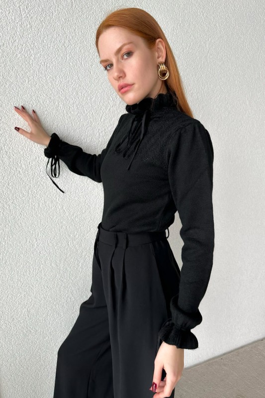 BLZ-3195 Siyah Dik Yaka Bağlama Detaylı Etnik Triko Bluz