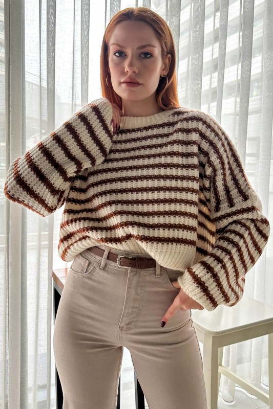 BLZ-3772 Ekru Taba Çizgili Yuvarlak Yaka Crop Triko Bluz