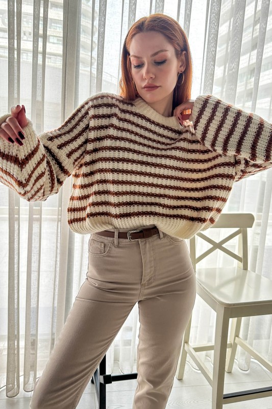 BLZ-3772 Ekru Taba Çizgili Yuvarlak Yaka Crop Triko Bluz