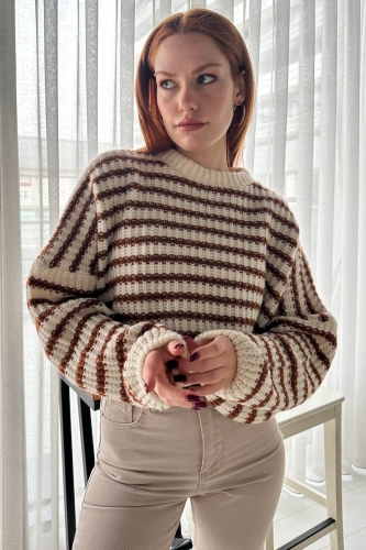 BLZ-3772 Ekru Taba Çizgili Yuvarlak Yaka Crop Triko Bluz - Thumbnail