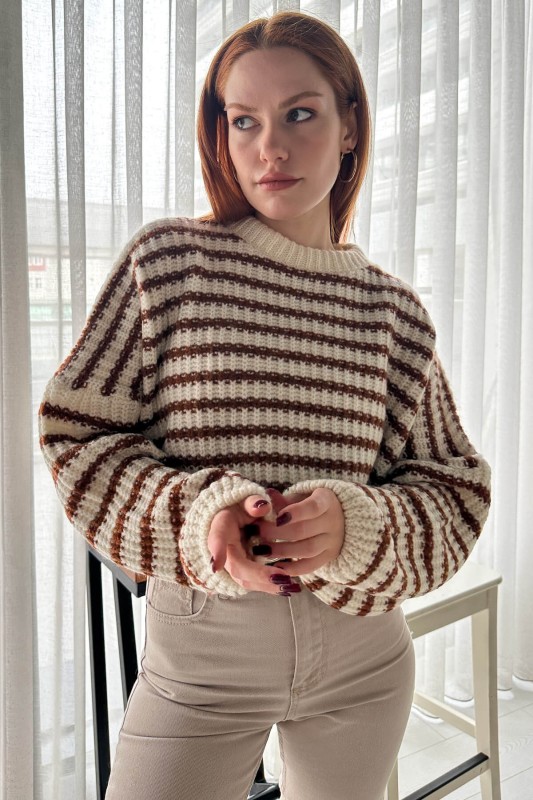BLZ-3772 Ekru Taba Çizgili Yuvarlak Yaka Crop Triko Bluz