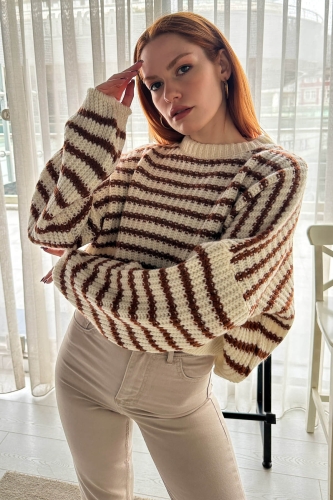 BLZ-3772 Ekru Taba Çizgili Yuvarlak Yaka Crop Triko Bluz - Thumbnail