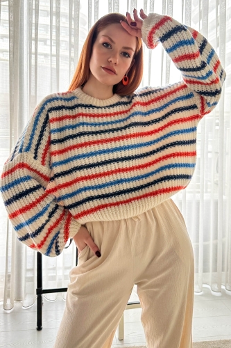 BLZ-3496 Ekru Turuncu Mavi Çizgili Yuvarlak Yaka Crop Triko Bluz - Thumbnail