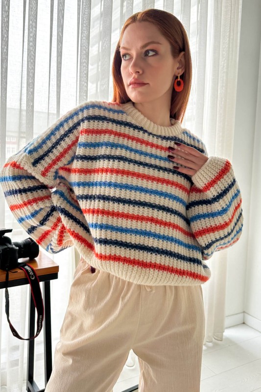 BLZ-3496 Ekru Turuncu Mavi Çizgili Yuvarlak Yaka Crop Triko Bluz