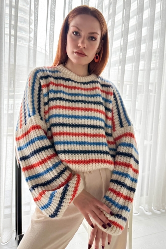 BLZ-3496 Ekru Turuncu Mavi Çizgili Yuvarlak Yaka Crop Triko Bluz - Thumbnail