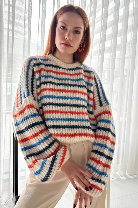 BLZ-3496 Ekru Turuncu Mavi Çizgili Yuvarlak Yaka Crop Triko Bluz