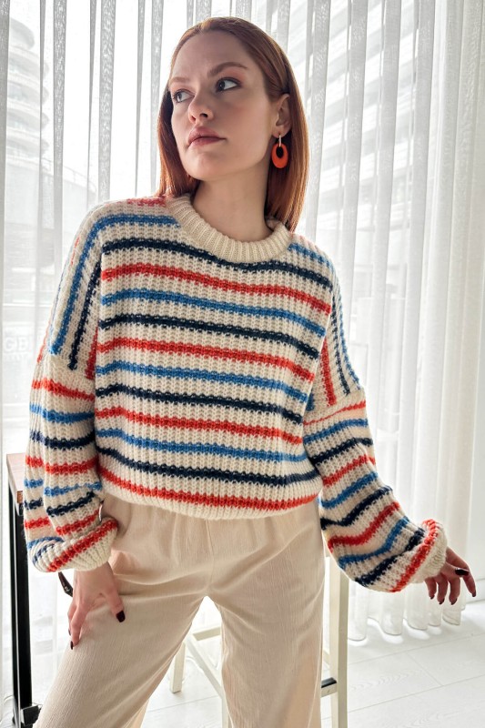 BLZ-3496 Ekru Turuncu Mavi Çizgili Yuvarlak Yaka Crop Triko Bluz