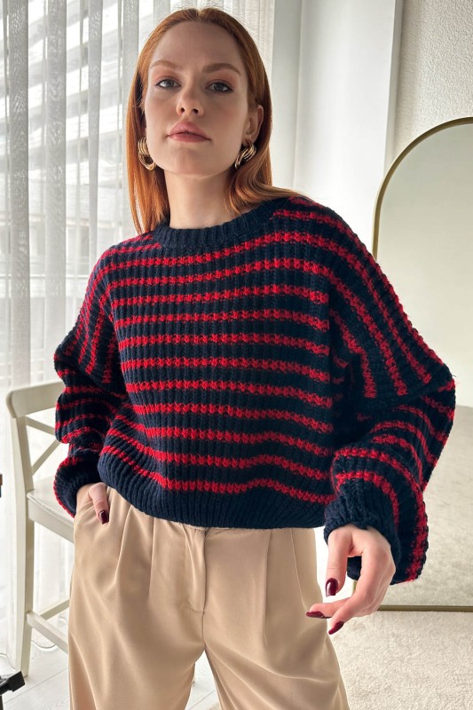 BLZ-3772 Siyah Kırmızı Çizgili Yuvarlak Yaka Crop Triko Bluz