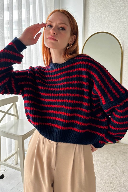 BLZ-3772 Siyah Kırmızı Çizgili Yuvarlak Yaka Crop Triko Bluz