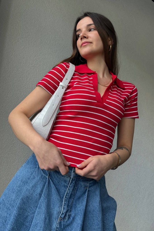 BLZ-06248 Kırmızı Çizgili Polo V Yaka Kaşkorse Kumaş Crop Bluz