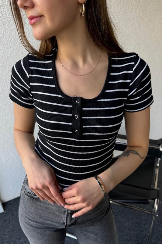 BLZ-06252 Siyah Çizgili Yaka Çıtçıtlı Kaşkorse Kumaş Crop Bluz - 2