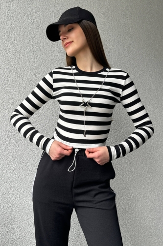 BLZ-06257 Siyah Çizgili Yıldız Kolye Detaylı Crop Bluz - 3