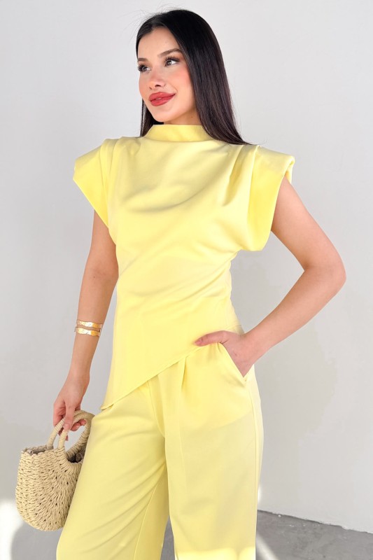 BLZ-06276 Sarı Vatkalı Arka Fermuarlı Asimetrik Kesim Tasarım Bluz