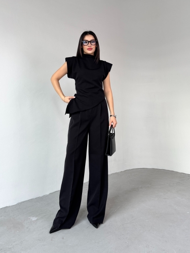 Cappmoda - BLZ-06276 Siyah Vatkalı Arka Fermuarlı Asimetrik Kesim Tasarım Bluz (1)