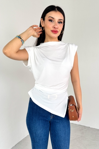 Cappmoda - BLZ-06282 Beyaz Vatkalı Yan Yırtmaçlı Asimetrik Kesim Bluz (1)
