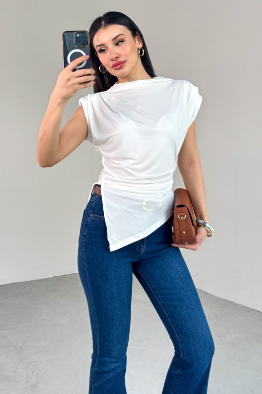 BLZ-06282 Beyaz Vatkalı Yan Yırtmaçlı Asimetrik Kesim Bluz