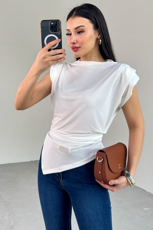 BLZ-06282 Beyaz Vatkalı Yan Yırtmaçlı Asimetrik Kesim Bluz