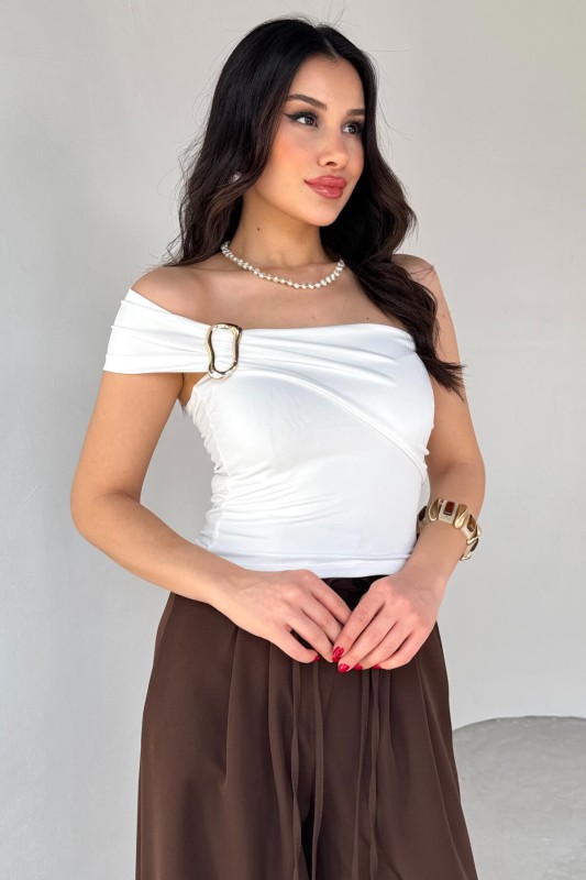 BLZ-06283 Beyaz Gold Toka Detaylı Yan Büzgülü Straplez Bluz
