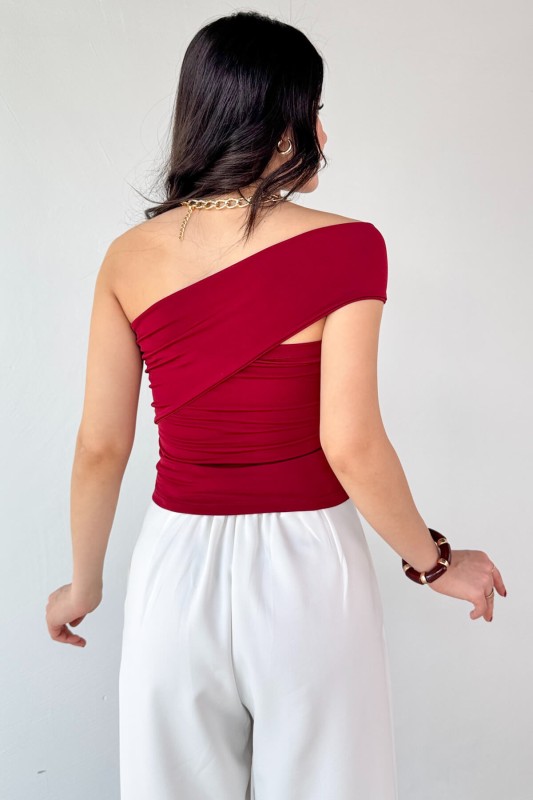BLZ-06283 Bordo Gold Toka Detaylı Yan Büzgülü Straplez Bluz