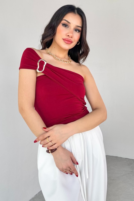 BLZ-06283 Bordo Gold Toka Detaylı Yan Büzgülü Straplez Bluz
