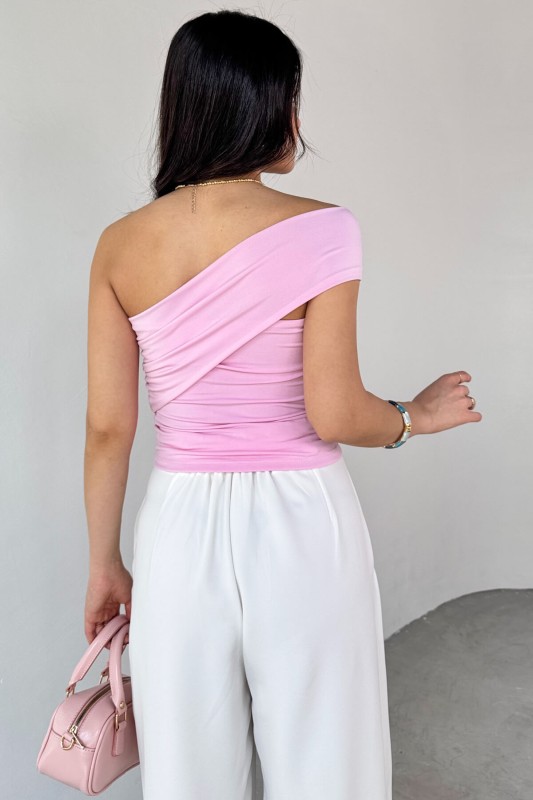 BLZ-06283 Pembe Gold Toka Detaylı Yan Büzgülü Straplez Bluz