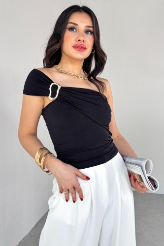 Cappmoda - BLZ-06283 Siyah Gold Toka Detaylı Yan Büzgülü Straplez Bluz (1)