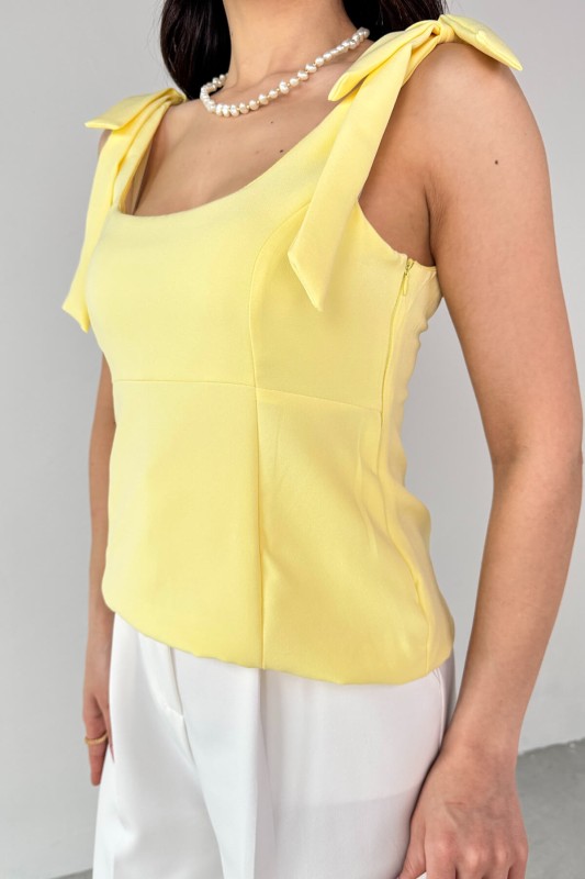 BLZ-06286 Sarı Havuz Yaka Askılı Bluz - 4