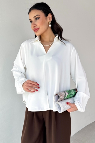 Cappmoda - BLZ-13190 Beyaz Kol Lastikli Ön Yırtmaçlı V Yaka Bluz (1)