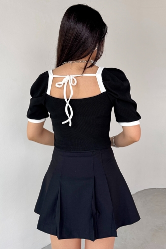 Cappmoda - BLZ-13232 Siyah Kare Yaka Balon Kol Fiyonk Düğmeli Bluz (1)