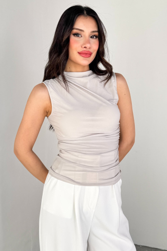 BLZ-13431 Taş Rengi Omuz Büzgülü Sıfır Kol Sandy Kumaş Bluz - 2