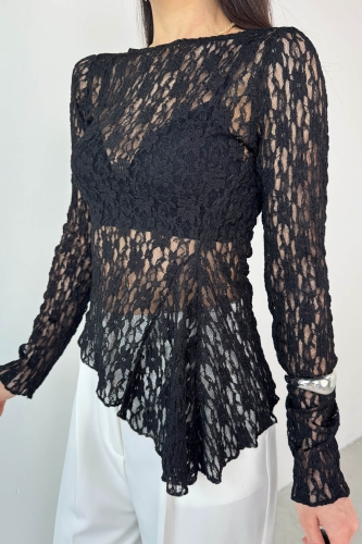 Cappmoda - BLZ-13522 Siyah Kayık Yaka Dantelli Bluz (1)