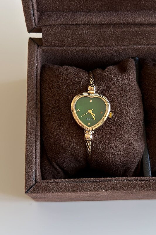 Carrie Yeşil Kadran Kalp Formlu Gold Hasır Kordon Kadın Kol Saati  - 1
