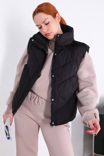 Cappmoda - CKT-12375 Siyah Dik Yaka Astarlı Şişme Yelek (1)