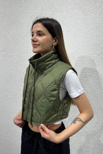 CKT-12431 Haki Yan Çıtçıtlı Dik Yaka Şişme Crop Yelek - 3