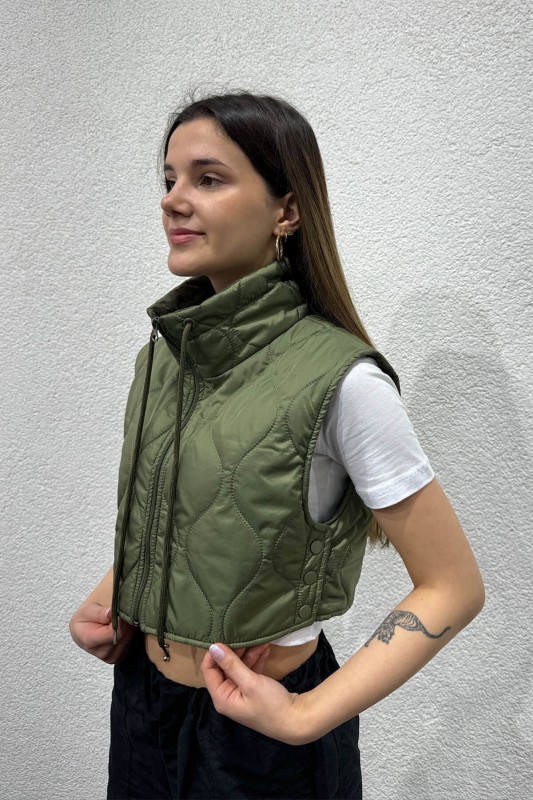 CKT-12431 Haki Yan Çıtçıtlı Dik Yaka Şişme Crop Yelek - 3