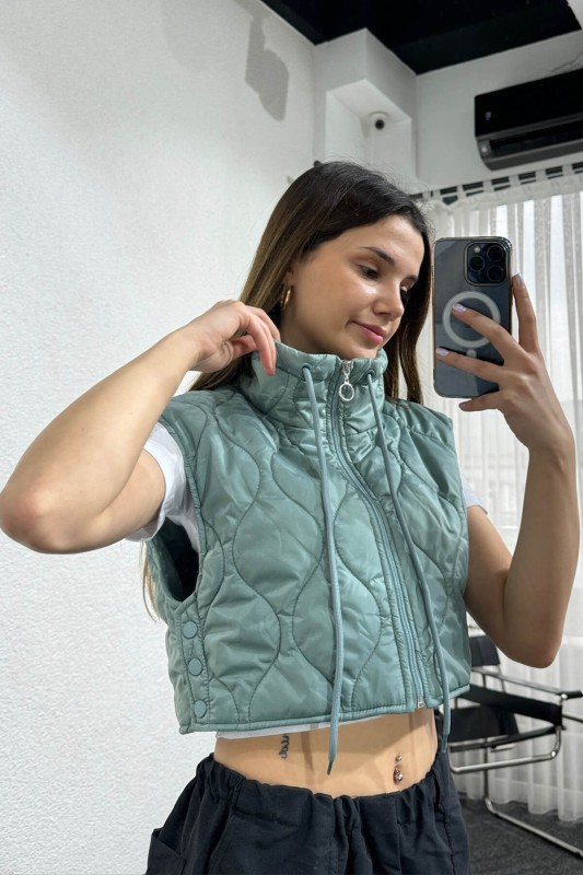 CKT-12431 Mint Yeşili Yan Çıtçıtlı Dik Yaka Şişme Crop Yelek