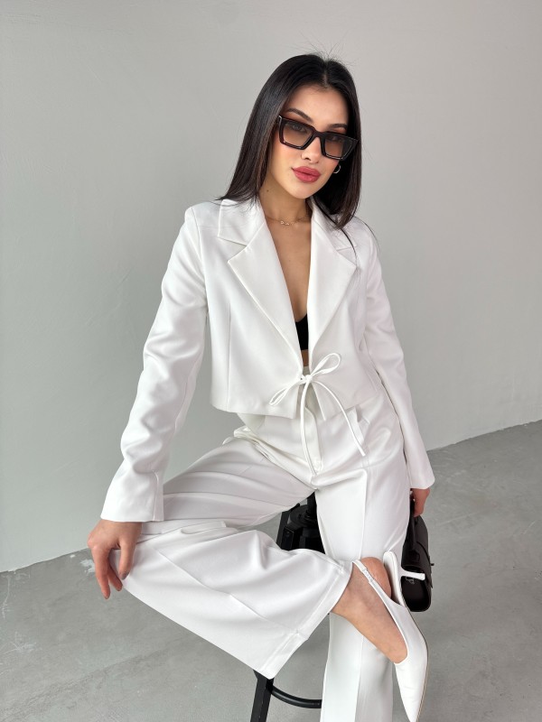 CKT-12441 Beyaz Vatkalı Ön Bağlamalı Crop Ceket