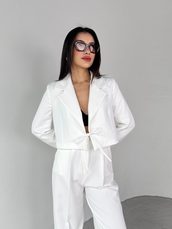 CKT-12441 Beyaz Vatkalı Ön Bağlamalı Crop Ceket