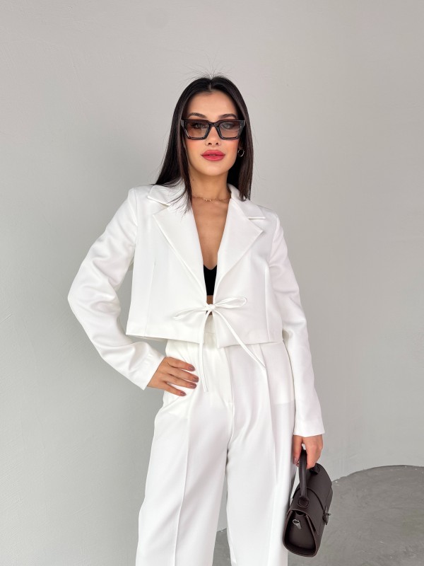 CKT-12441 Beyaz Vatkalı Ön Bağlamalı Crop Ceket